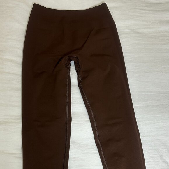 ALPHALETE Amplify Scrunch Brown Yoga Leggings - Picture 2 of 6
